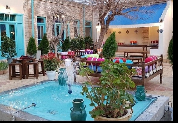 اقامتگاه بوم‌گردی سرای هاتف ۱