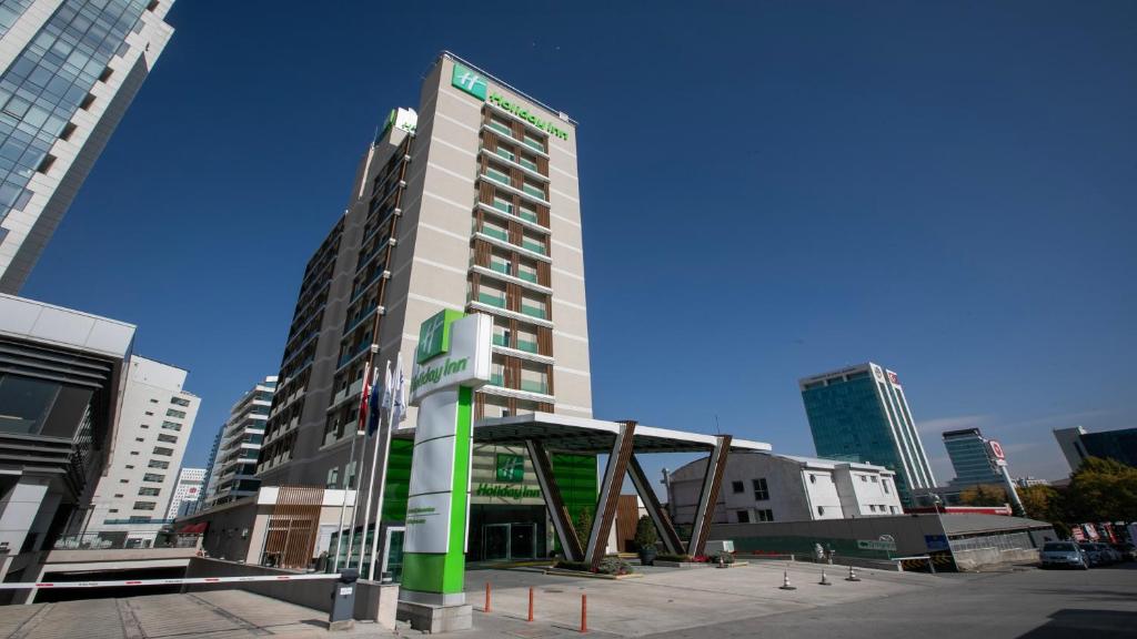 عکس هتل هالیدی این کوکورامبار (Holiday Inn Cukurambar)