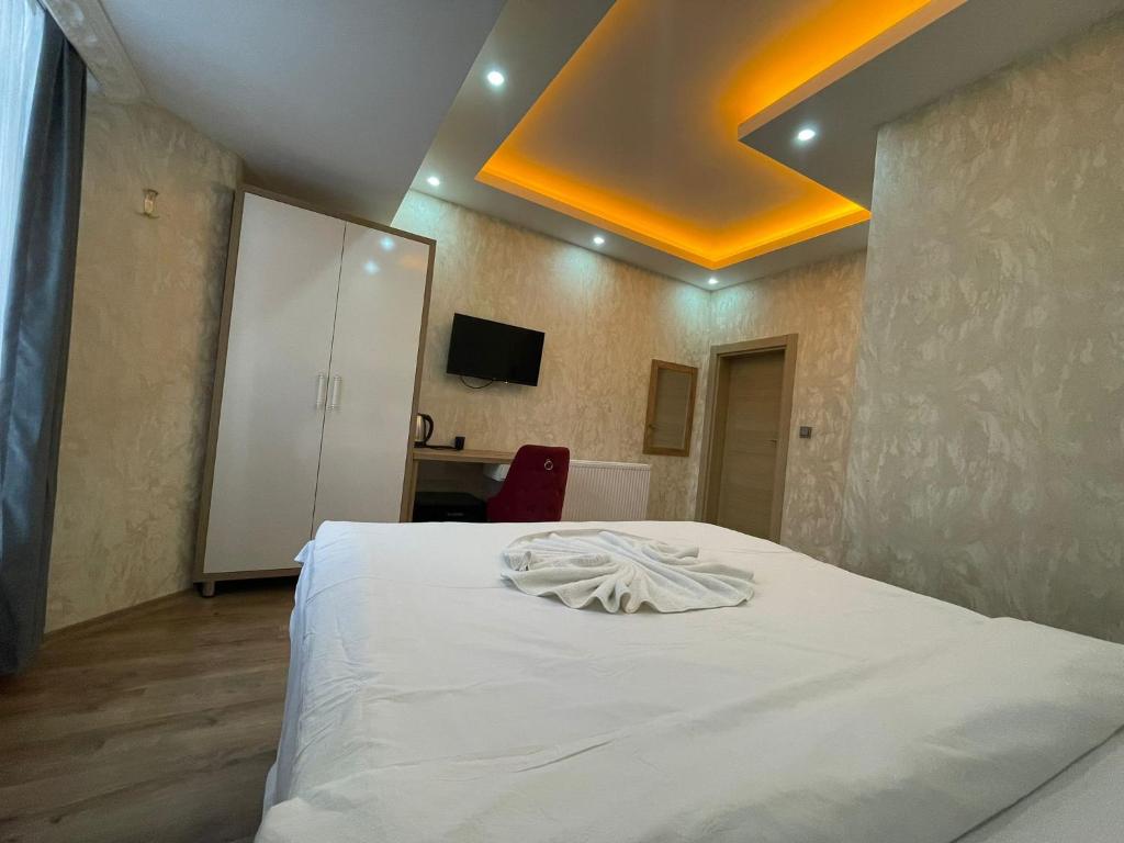 بيرا وايت (Pera White) — 5