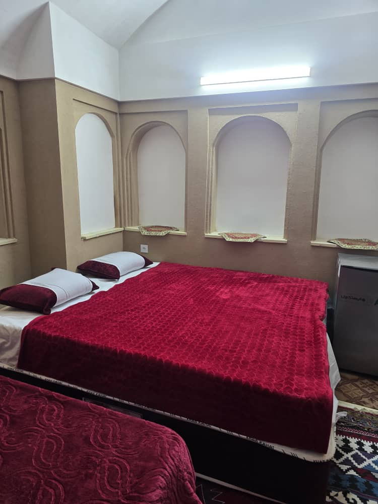 أربع قنوات — 4