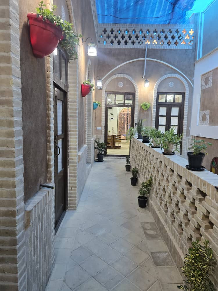 أربع قنوات — 1