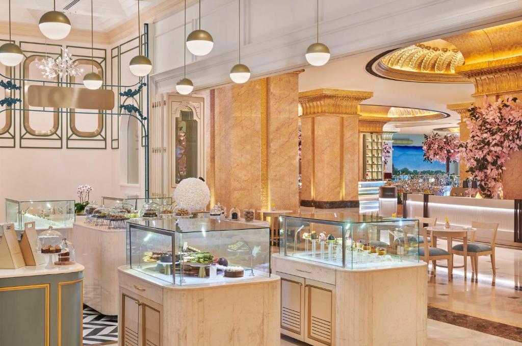 دبلیو (W Abu Dhabi - Yas Island)