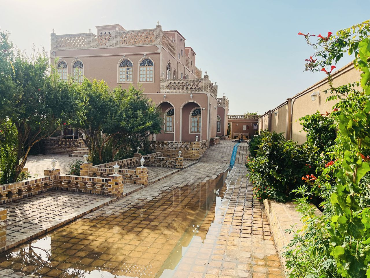 شمس العمارة — 1
